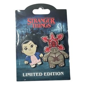 Universal Studios Halloween Horror Nights Stranger Things 2 Thing Set LE
